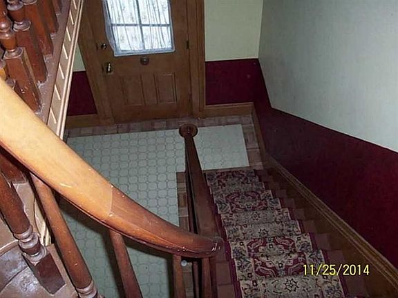 2nd image of 528 N Main St