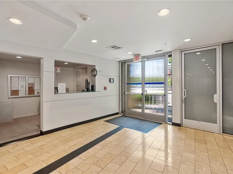 160 S Hudson Ave #211 — Photo 3