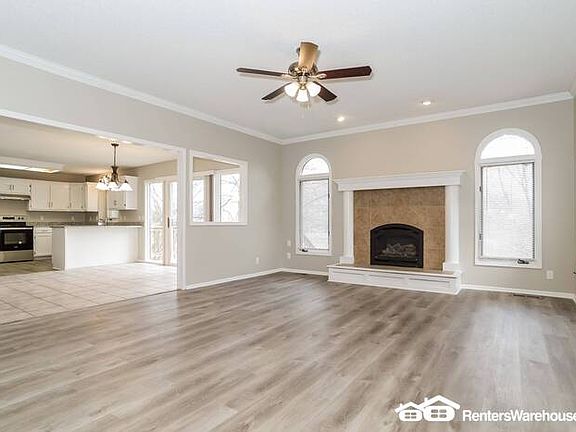 4th image of 105 SE Citadel Dr