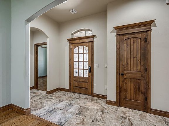 3rd image of 19512 Green Meadow Ln