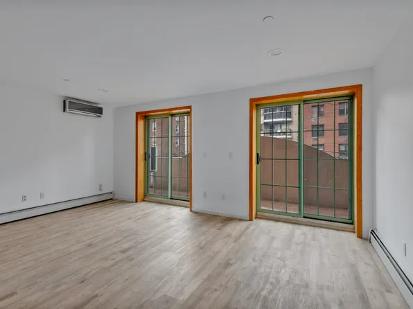 134-43 Maple Avenue image 5 of 14