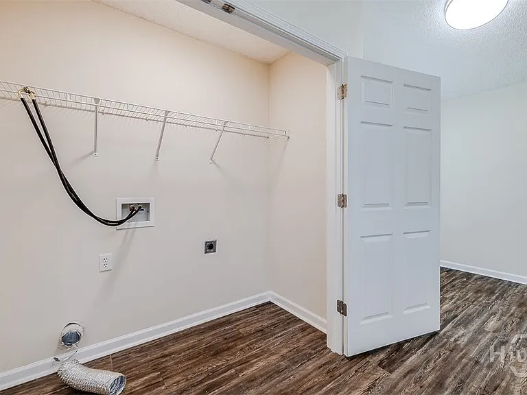 148 Willow Dr — Photo 16