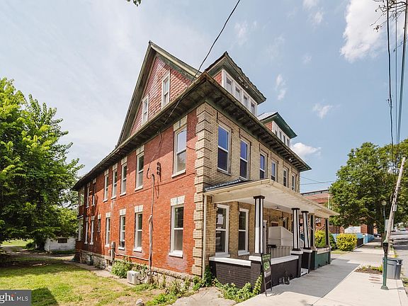 3rd image of 315 S Queen St