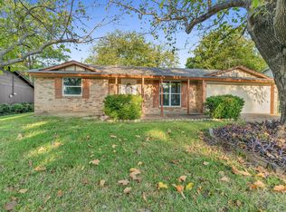 825 Gettysburg Pl, Bedford, TX 76022