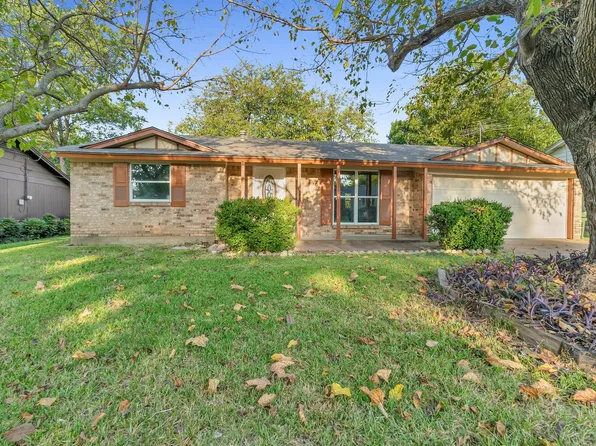 825 Gettysburg Pl, Bedford, TX 76022