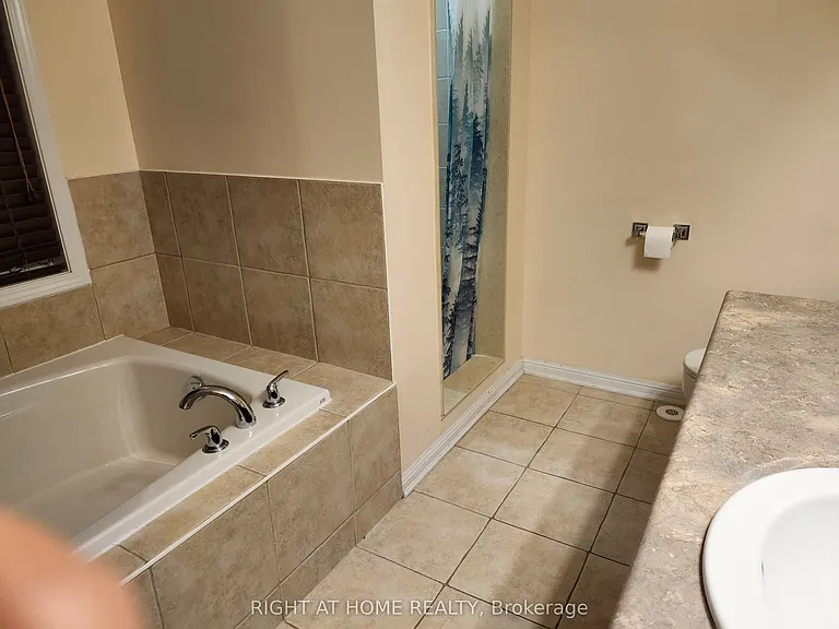 786 Bolingbroke Dr — Photo 12