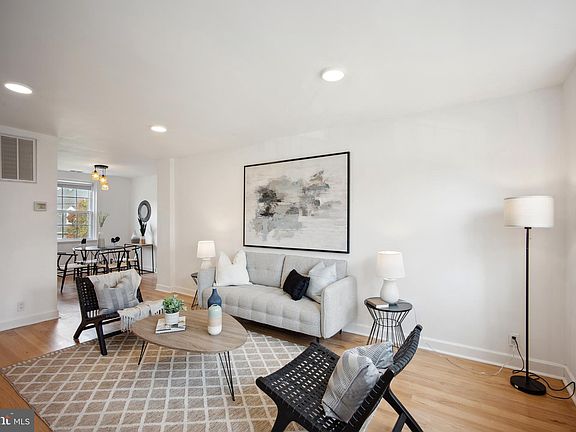 4th image of 3347 S Stafford St APT B2