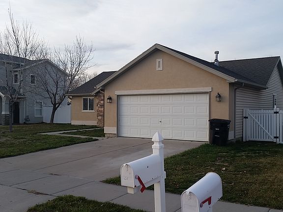 3rd image of 281 E Calais Ln
