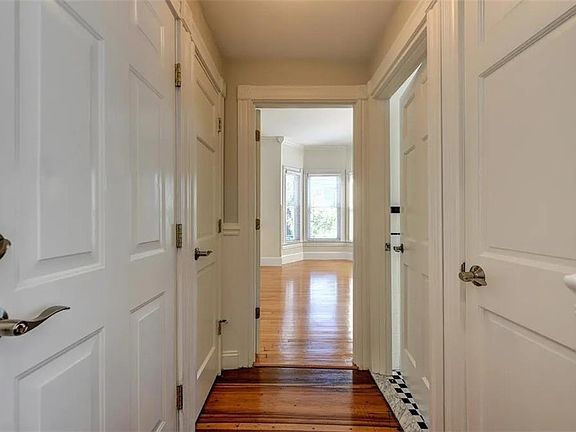 3rd image of 368 Thayer St #2