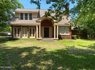 537 W 2nd St, Clarksdale, MS 38614