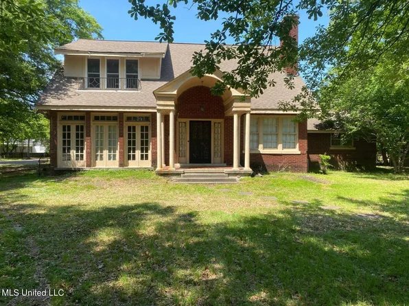 537 W 2nd St, Clarksdale, MS 38614