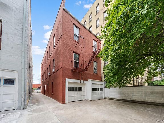 3rd image of 3277 Parkside Place