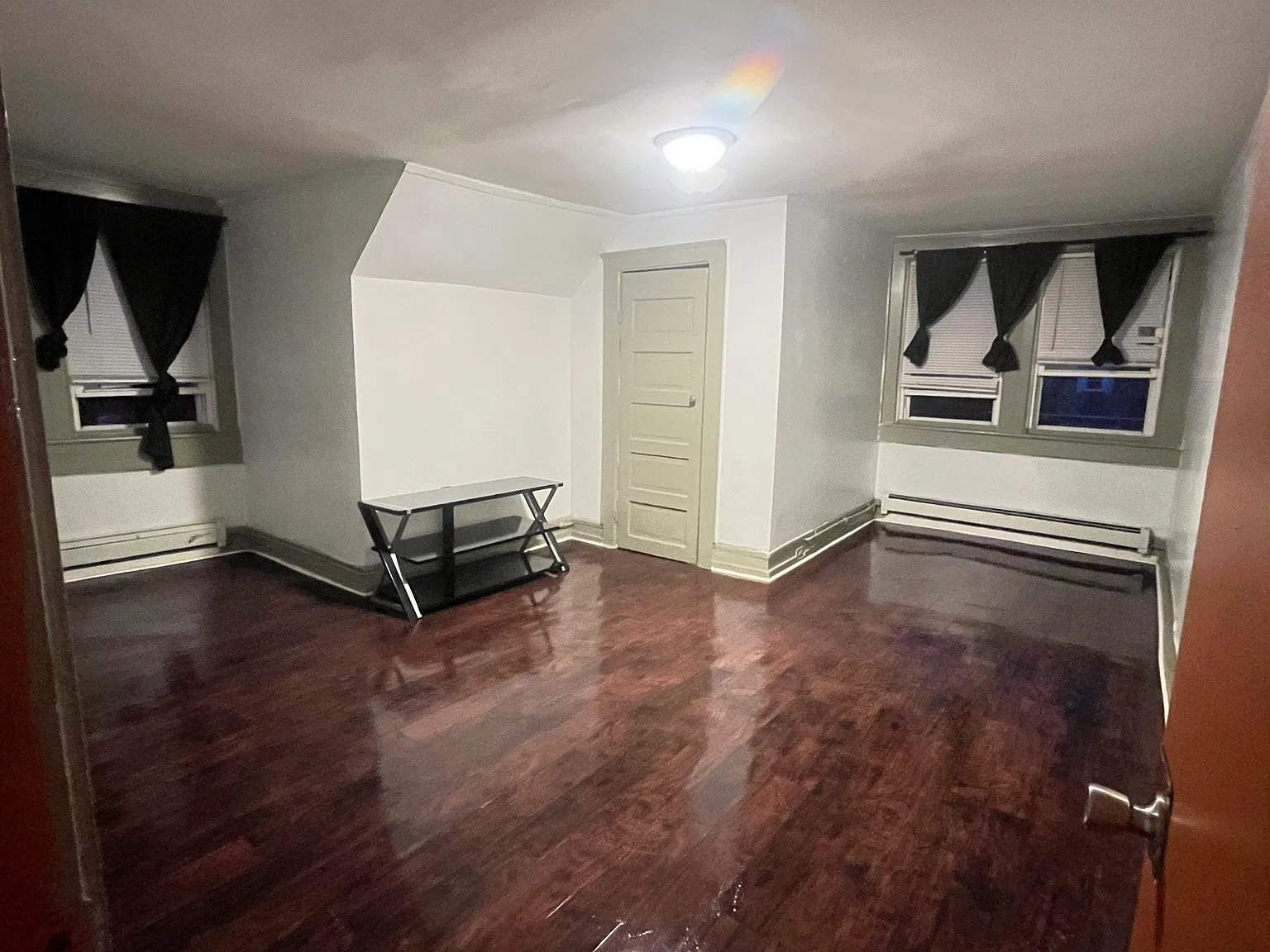 1 bed, 1000 sqft, $1,550 — Photo 1