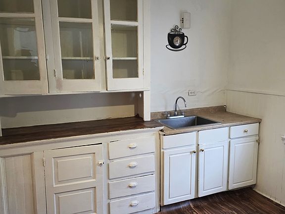 2nd image of 394 E Utica St Floor 2