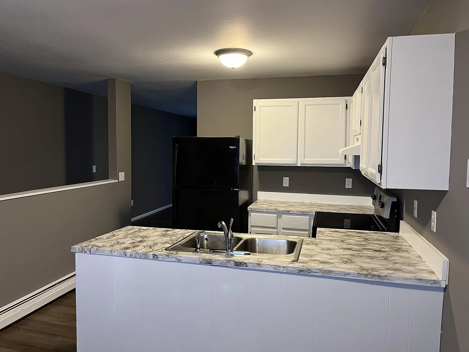 470 Stratford Way — Photo 4