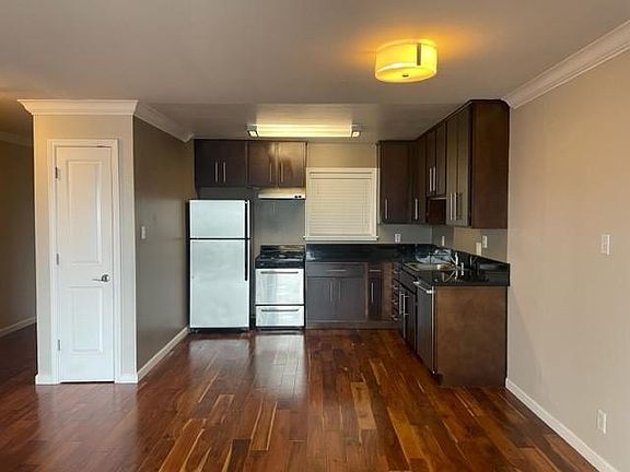 3rd image of 646 Corbett Ave #303