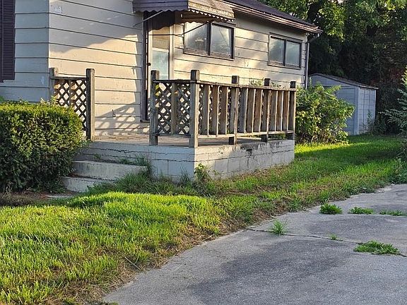 3rd image of 1901 S Mountain St