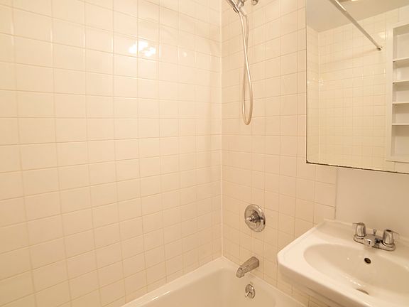 4th image of 318 E 84th St APT 4W