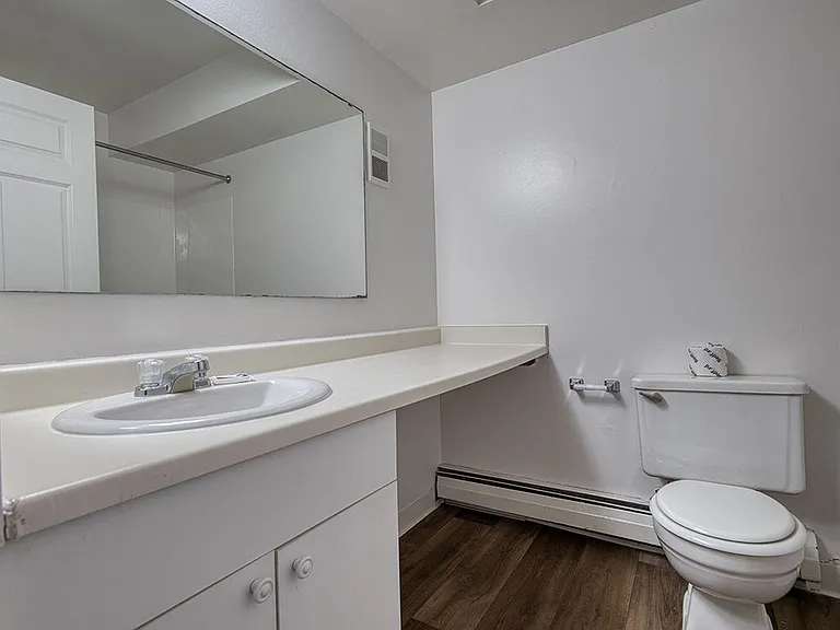 Wood Creek Apartments — Photo 34