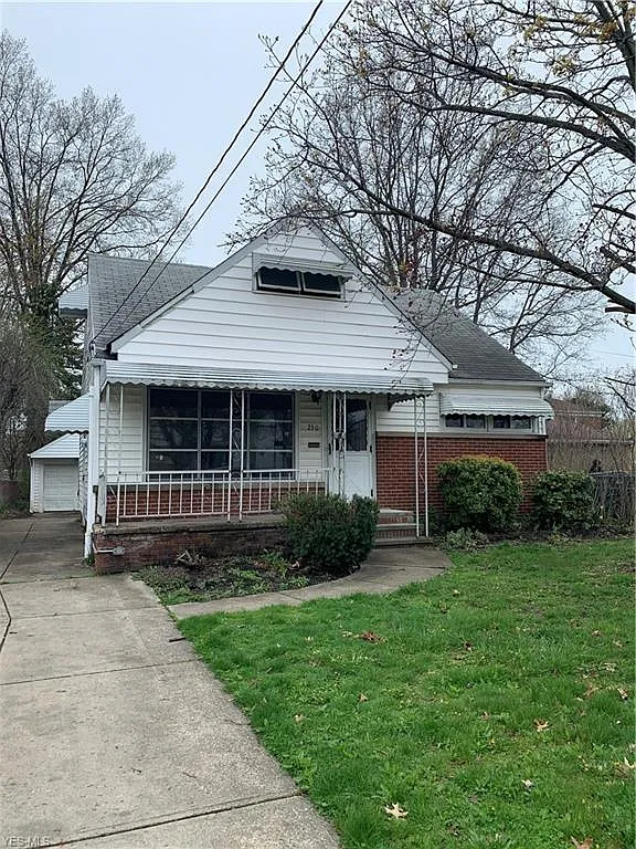 250 E 257th St photo 1
