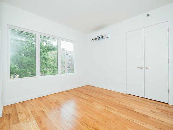 5th image of 146 Linden Blvd #4D