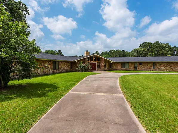29363 Riley Rd, Waller, TX 77484