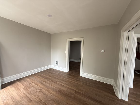 3rd image of 221 Pine St