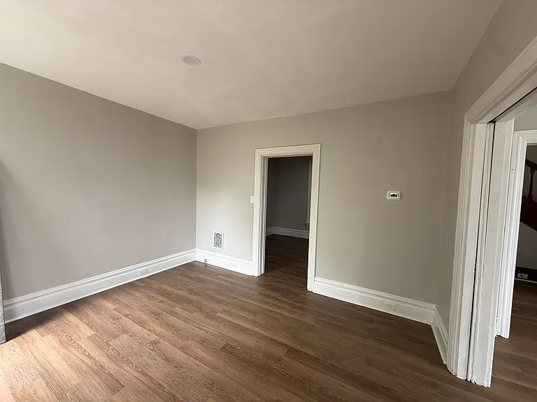 221 Pine St — Photo 3