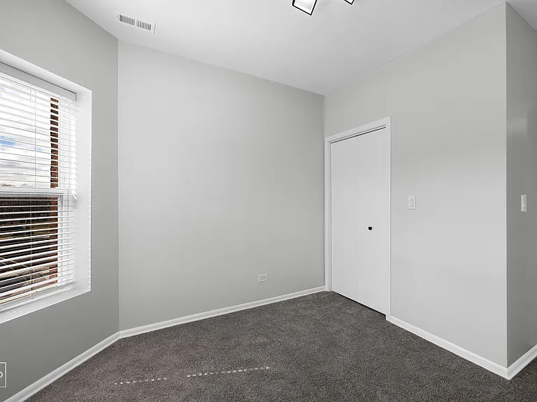 4750 S Calumet — Photo 11