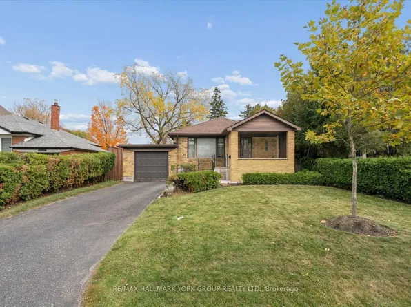37 Agar Cres, Toronto, ON M9B 5A7
