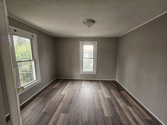 3rd image of 1418 Caldwell St