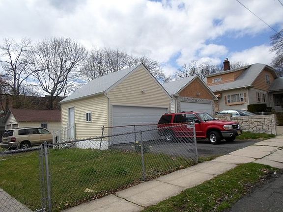 Detached Garage