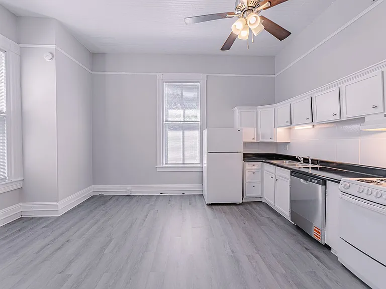 Victorian Village Apartments — Photo 21