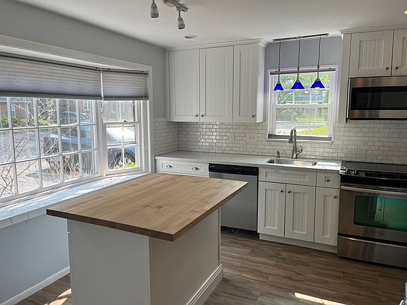 4th image of 49 Claire Dr