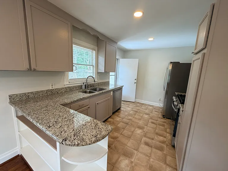 1411 Richland Dr — Photo 9