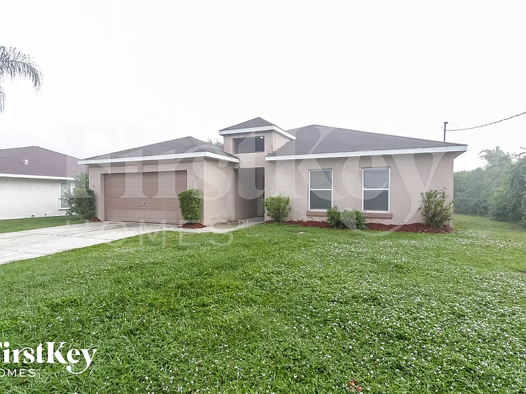 2598 N Biscayne Dr — Photo 2
