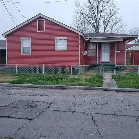 1st image of 534 Thayer St