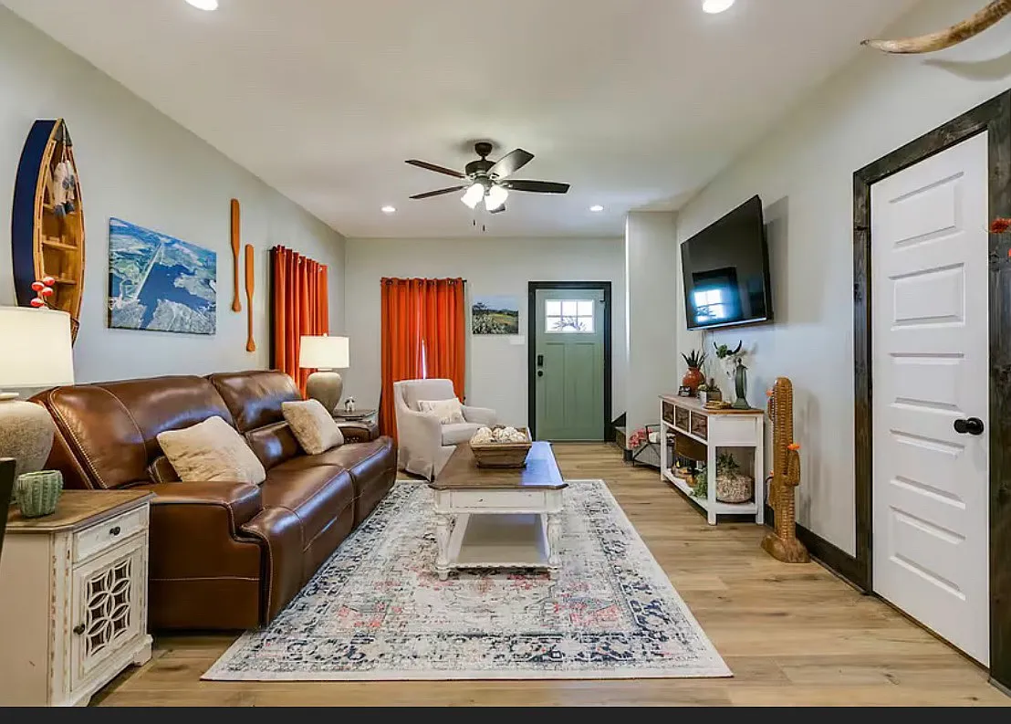 2 bed, 2.5 bath, 1223 sqft, $2,300 — Photo 1