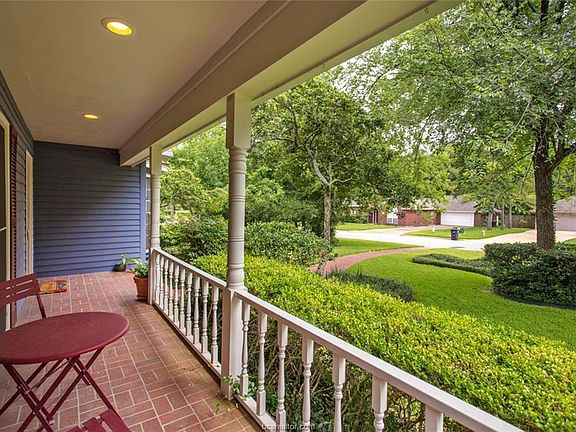 4th image of 2108 Chippendale St