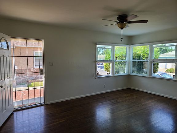 3rd image of 723 Pine Dr
