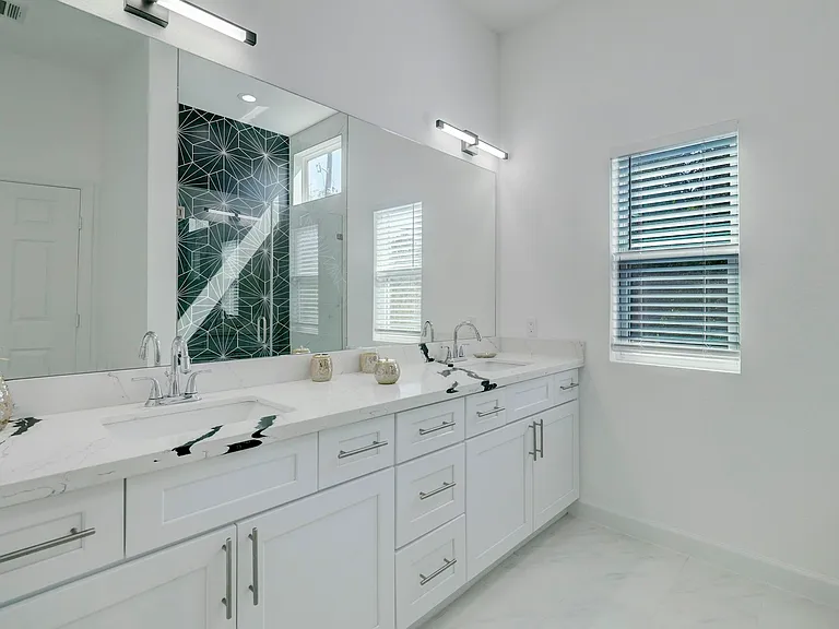 5126 Lyndhurst Dr #B — Photo 18