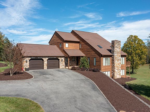 3rd image of 884 Orchard Lake Dr