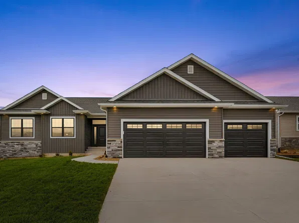 2730 Amber Valley Rd, Cedar Falls, IA 50613