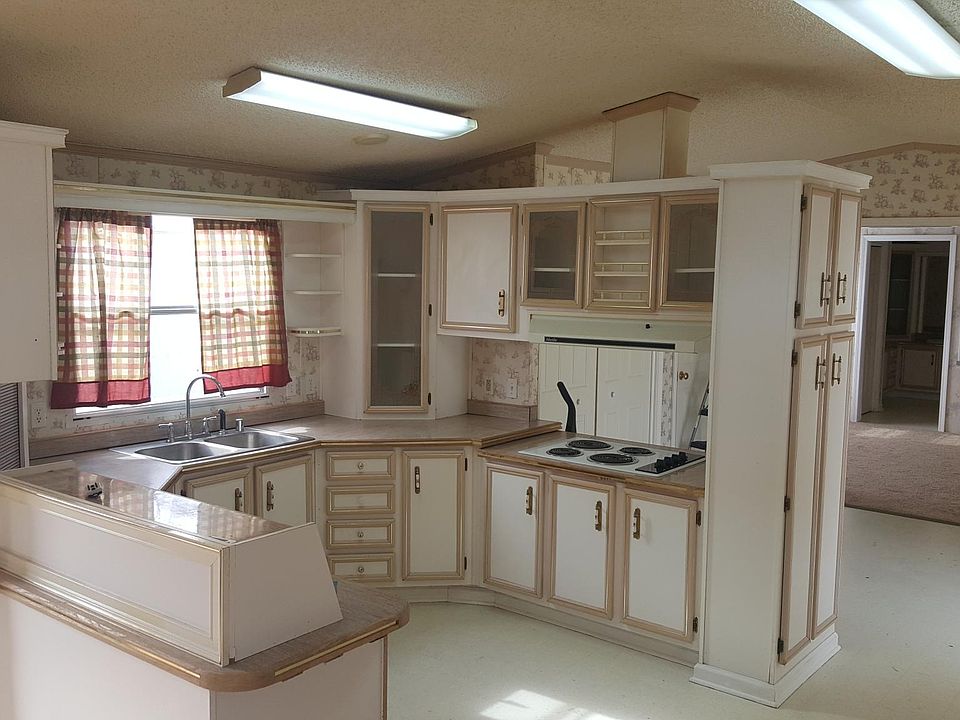2nd image of 95 Circle Creek Ln