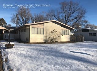1916 SW 71st St, Topeka, KS 66619