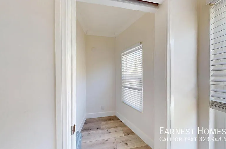 1307 Waterloo St — Photo 14