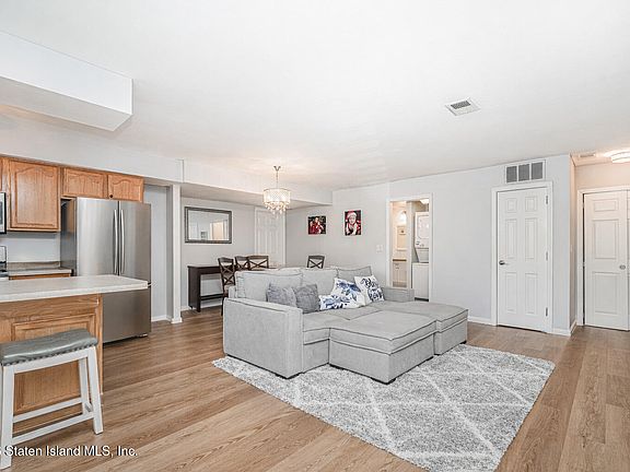 4th image of 65 Elmwood Park Dr APT 20B