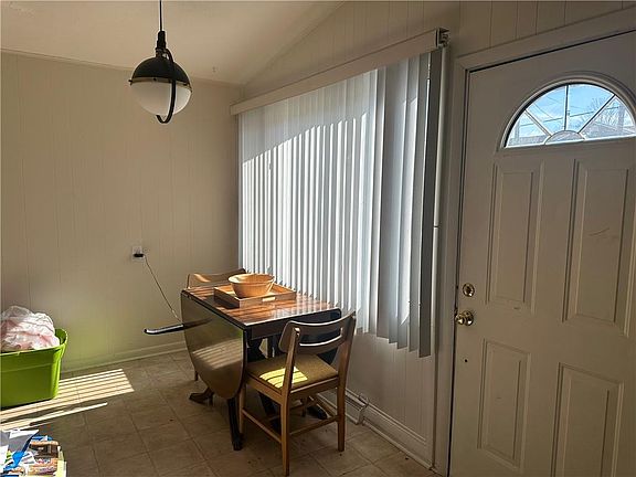 4th image of 229 W 16th St