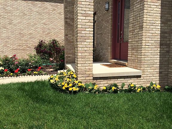 4th image of 2458 Woodview Ln