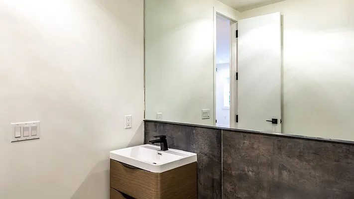 Rented by Nooklyn NYC LLC | media 44